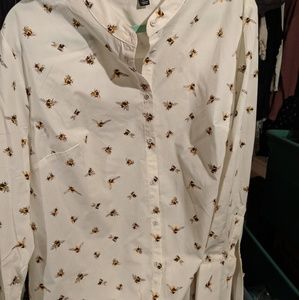 Bee Print Plus Size Button Up